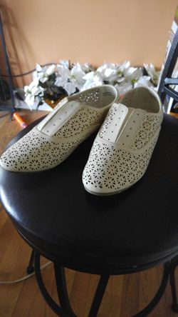 Womans flats