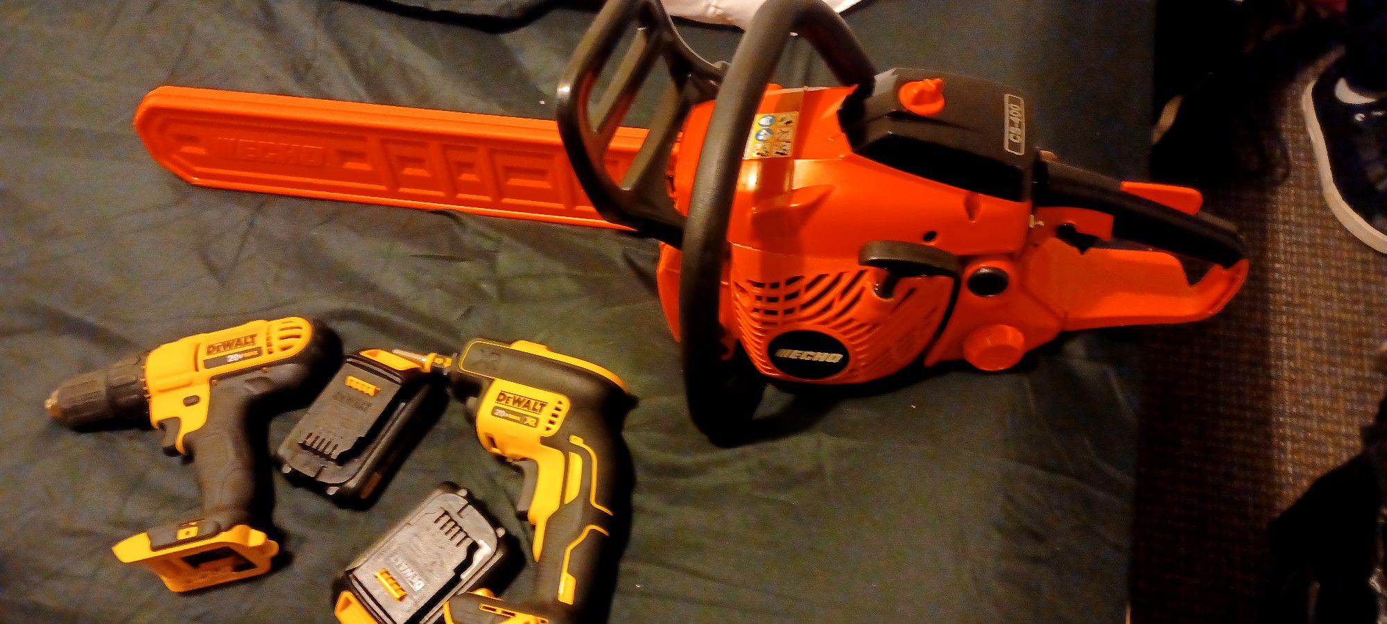 Cs 400 Ecko Chainsaw Dewalt Impact Drill Set 2 Battery's And Charger