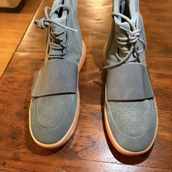 Men’s Adidas Yeezy 750 Boost Grey Gum – DS New – Size 11 – BB1840 – Rare