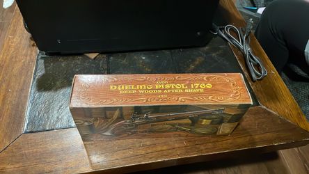 Avon Dueling Pistol 1760 Deep Woods After Shave 4 fl. oz.