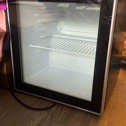 NEW MINI FRIDGE 