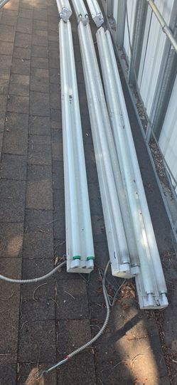 Fixture  8f w lamps