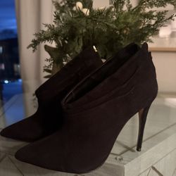 Woman’s Aldo Black Gold Zipper Suede Boots! Us Size 6 