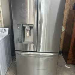 REFRIGERATOR 