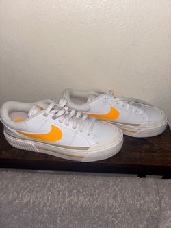 NWT Yellow and white Nikes size 9W