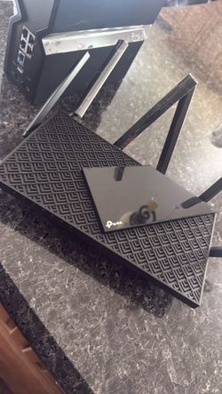 TP-Link Wi-Fi Router with Multiple Antennas