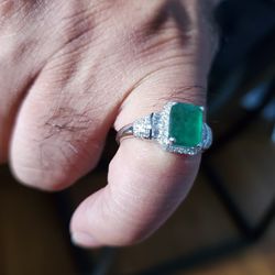 14kt White Gold Emerald Ring