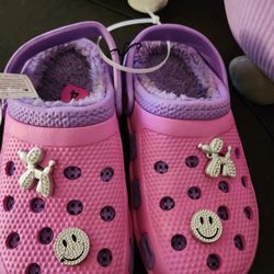  Faux Pink And Purple Sherpa Lining Crocs W/Charms Size  4