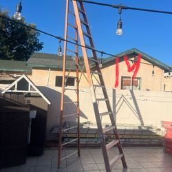 Escaleras de fibra de vidrio 14 pies, casi nuevas muy baratas 