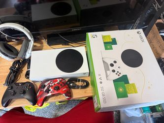 Microsoft Xbox Series S 512GB White Console In Box Wires 2 Controllers Headset   The Microsoft Xbox Series S 512GB White Console is a home console des