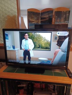 Emerson 32-Inch Digital Flat-Screen TV with Remote