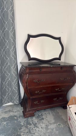 Dresser