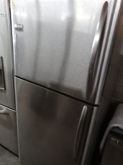 Frigidaire stainless steel top freezer refrigerator - Free delivery