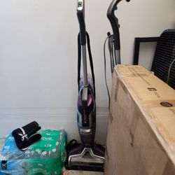 Bissell Wet Vacuum W/Cleaning Solution