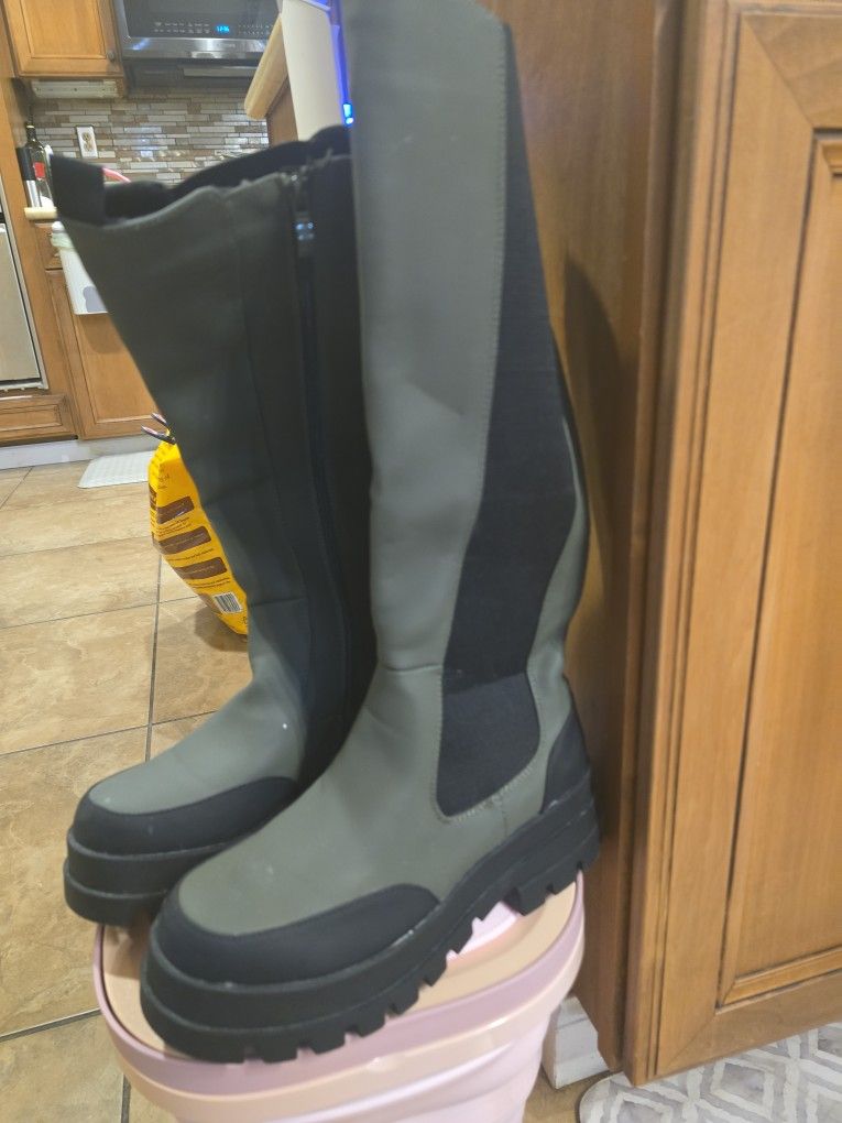 Woman Rain/ Snow  Boots 