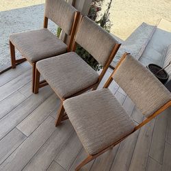 Beautiful set of 3 chairs 🪑.