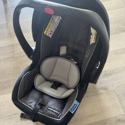 INFANT CAR SEAT 