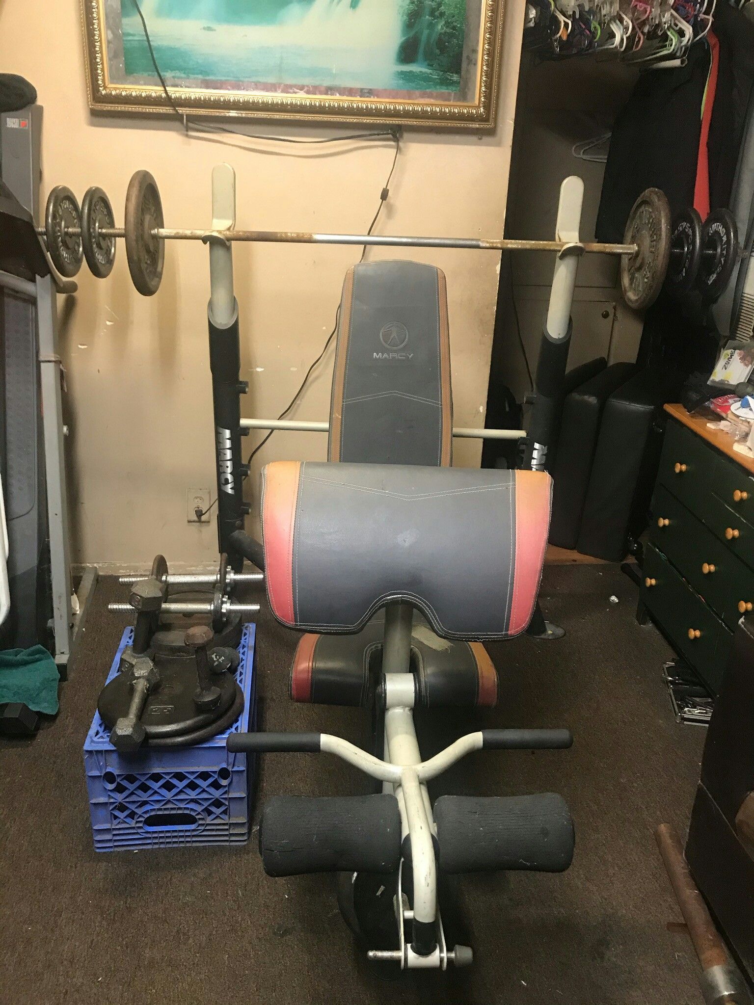WEIGHT CURL BENCH MARCY and BAR and DISC TOTAL 250 LBS