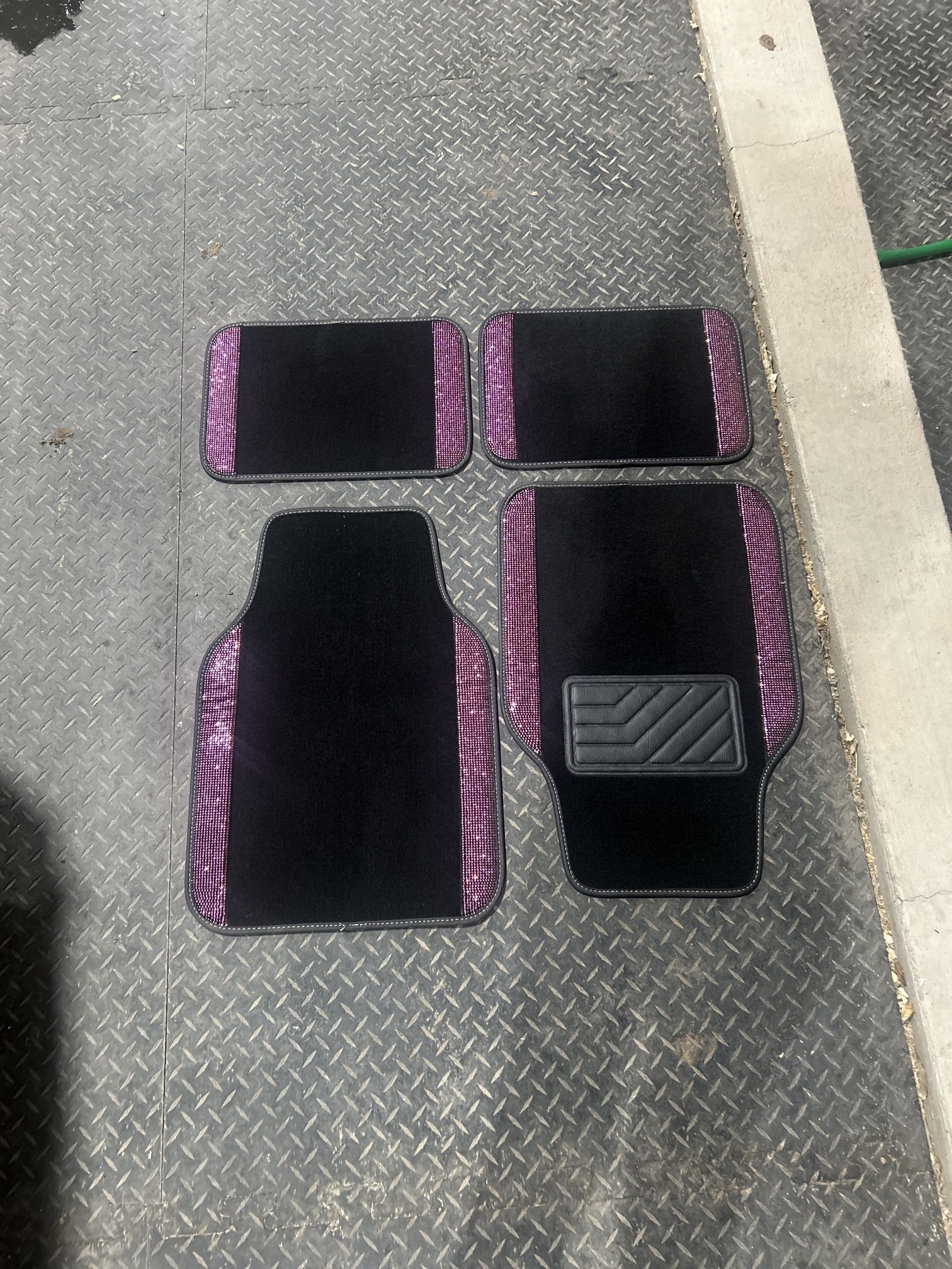 Bling Bling Car Mats Floor Mats for Women 4Pcs Rhinestone Crystal Diamond Sparkly Glitter Carpet Universal for SUV Sedan Car Trucks
