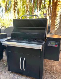 TRAEGER SILVERTON XL PELLET GRILL SMOKER USED WORKS GREAT