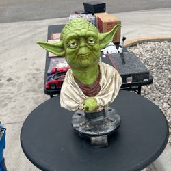 Yoda Statue 