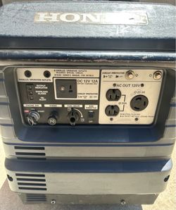 Honda EU3000is generator  “works good” “trabaja bien”