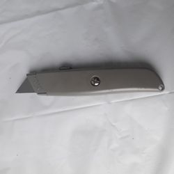 Box Cutter With Extra Blade Steel