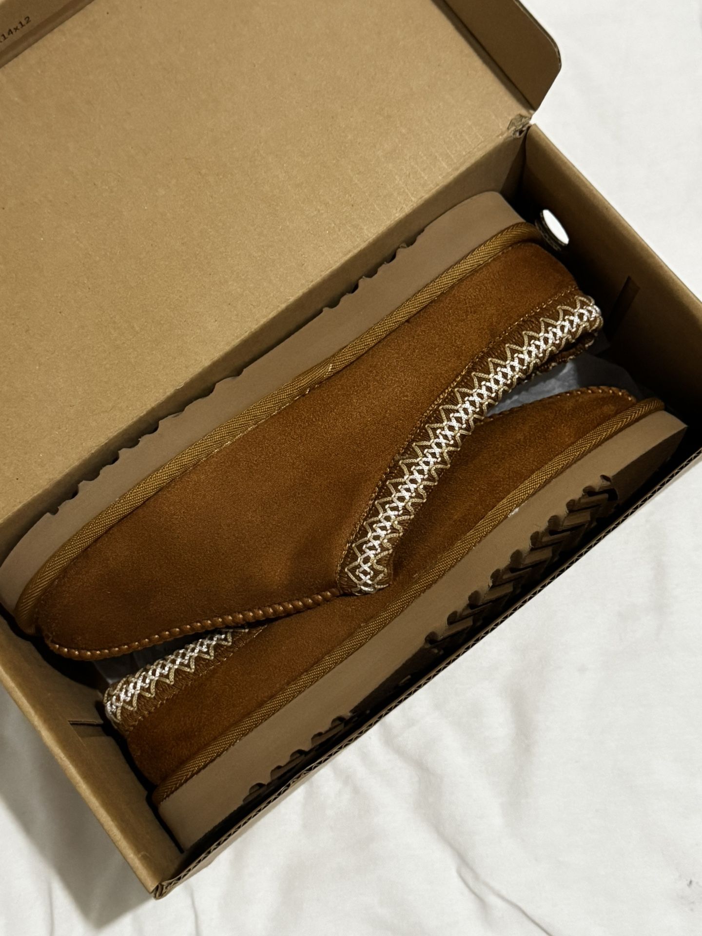 UGG shoes Chestnut NEW Women’s Size 6!