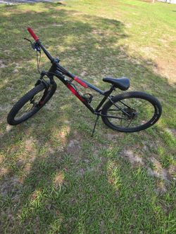 Mongoose Black Red 27.5 Mountain Bike Disc Brakes