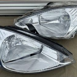 2003 And 2004 Ford Focus Headlights Luces Calaveras Micas Faros Focos Faroles 