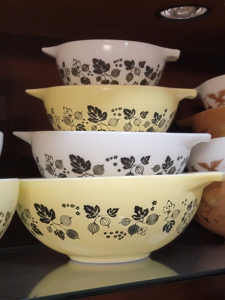 Vintage Pyrex Black & Yellow Gooseberry Cinderella Bowls