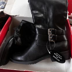 Woman’s Black Boots 