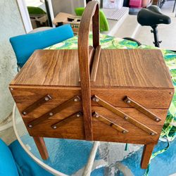 Strommen Bruk Hamar sewing kit