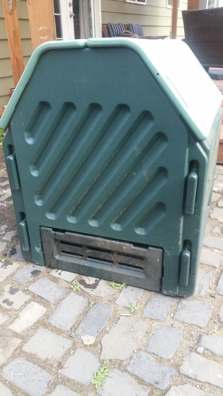 Rubbermaid composting bin for Sale in Portland, OR OfferUp