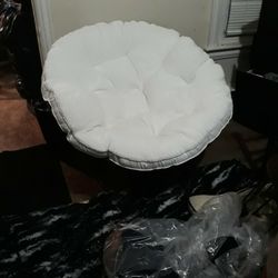 Big Size Round Chair Fluffy White Brand New Bought At Walmart  I Have 2 Of Them At 75.00 Each