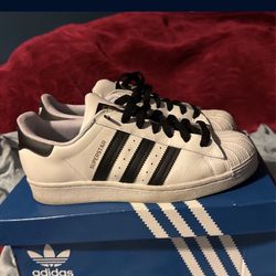 white superstar adidas (not free)