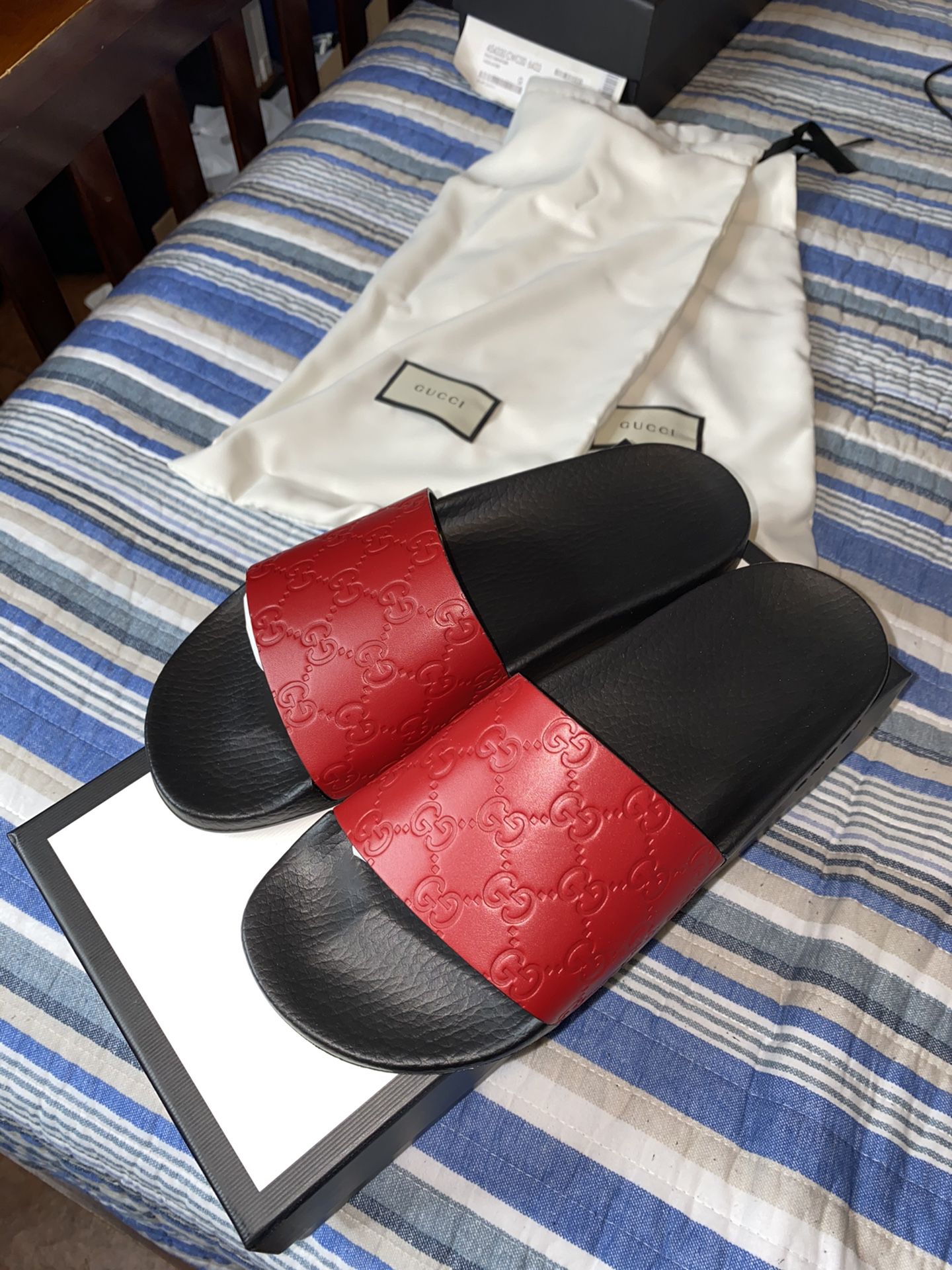 Gucci slides size 8 for men or 10 in women