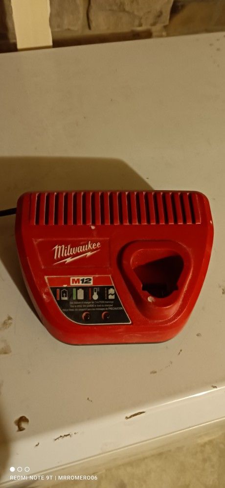 Milwaukee M12 Charger