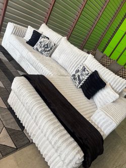 LIKE NEW oversized sectional sofa couch (DELIVERY AVAILABLE)