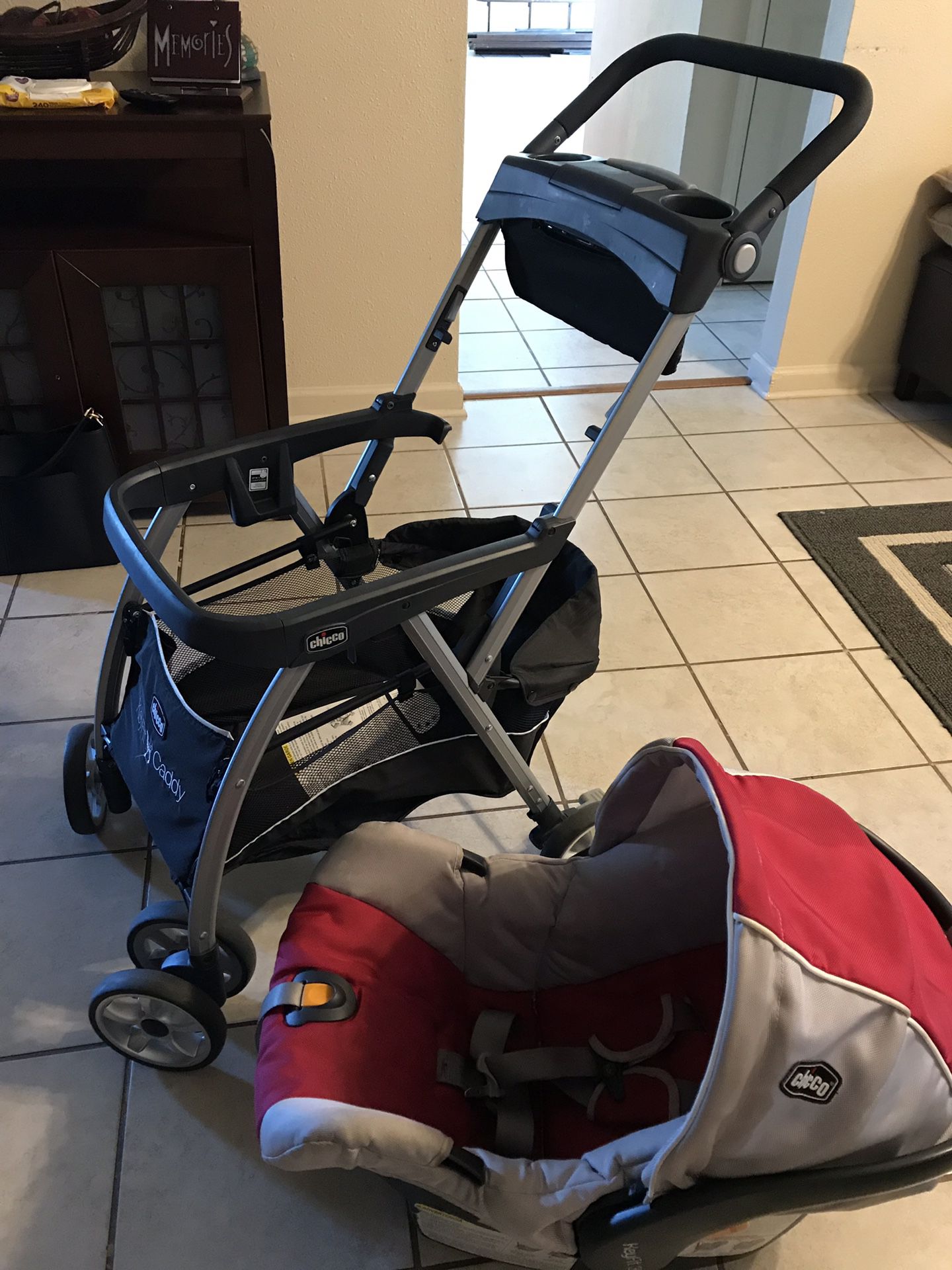 CHICCO car seat with key fit caddy