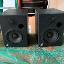 event tr5 powered studio monitors
