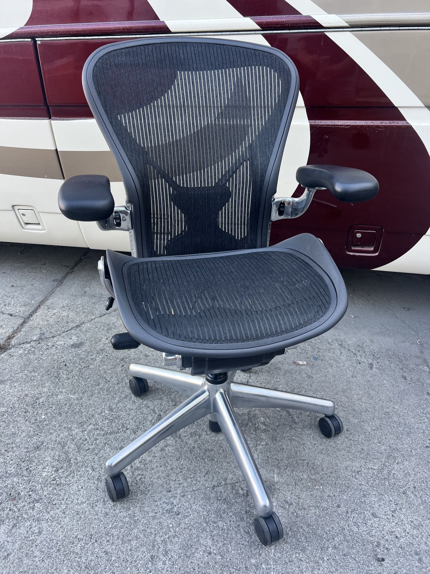 Herman Miller Aeron Size b Chrome 