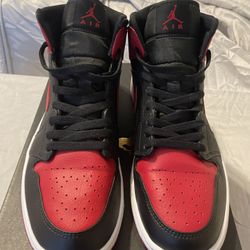 Jordan 1 Mid 