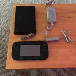 Nintendo Wii U 32 GB Bundle - Near Mint - Includes Gamepad and Cords