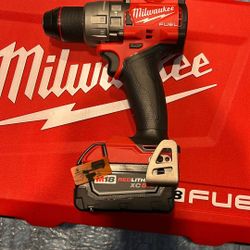 Milwaukee Drill Córdless