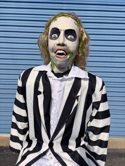 Beetlejuice Animated Halloween Prop Life-Size Seated Decoration