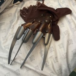 Freddie Crouger Glove