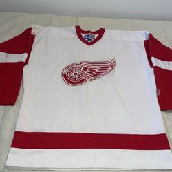 Detroit Red Wings starter NHL Jersey Mens Large Clean Sewn Crest White Vintage