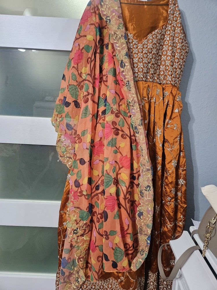 Beautiful Indian Outfit With Dupata. Dress. Size L
