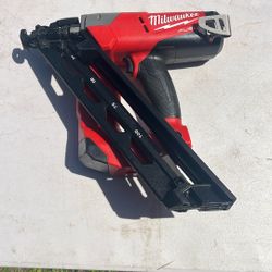 Milwaukee 15 Ga Nail Gun
